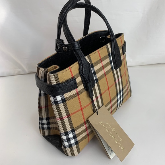 the small banner in leather and house check